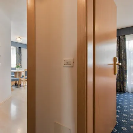 Apartahotel Garnì La Dorada 3*